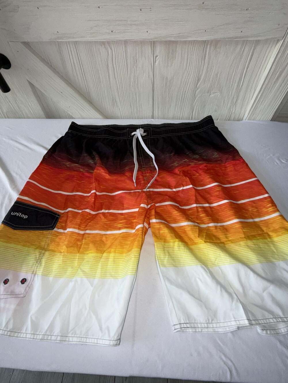 Unitop Men's Sunset Gradient Striped Board Shorts Size 42 (b49)